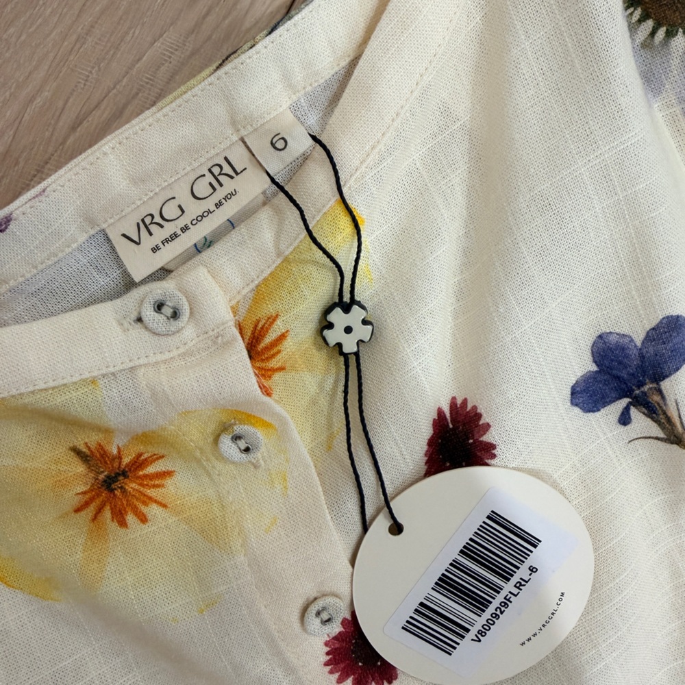 NWT VRG Floral Set - Picture 2 of 8